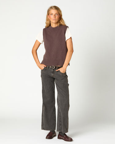 ROUND NECK VEST CHOCOLATE